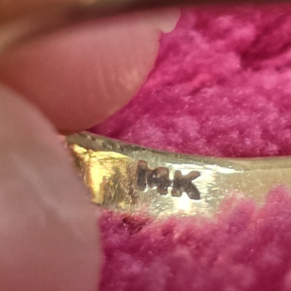 14k Gold and diamond ring - Picture 7 of 8